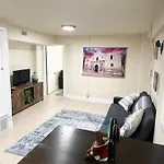 Minutes To The River Walk And The Alamo Pet Friendly Sleeps 8!