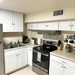 Minutes To The River Walk And The Alamo Pet Friendly Sleeps 8!