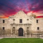 Minutes To The River Walk And The Alamo Pet Friendly Sleeps 8!