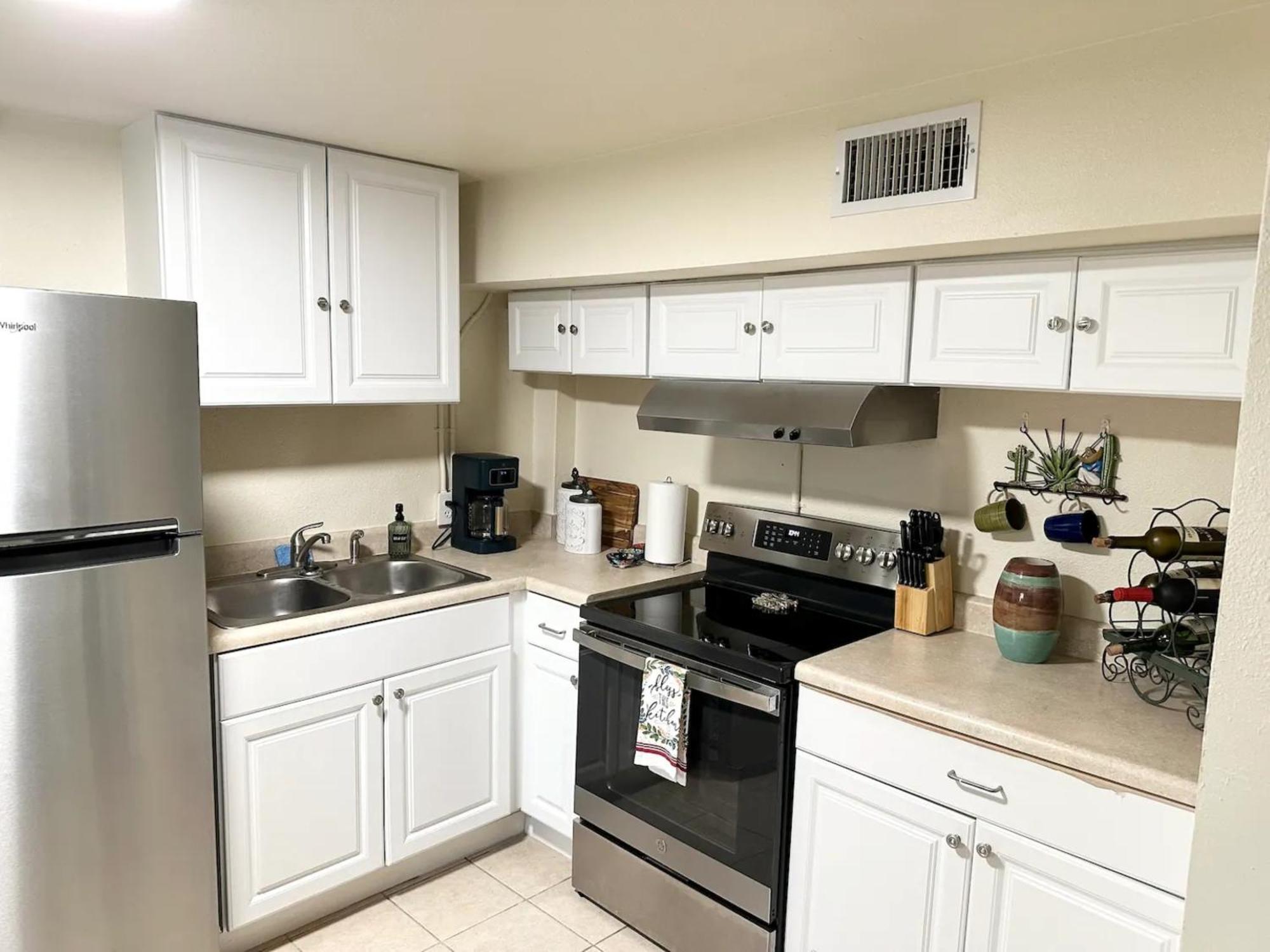 Minutes To The River Walk And The Alamo Pet Friendly Sleeps 8! * San Antonio