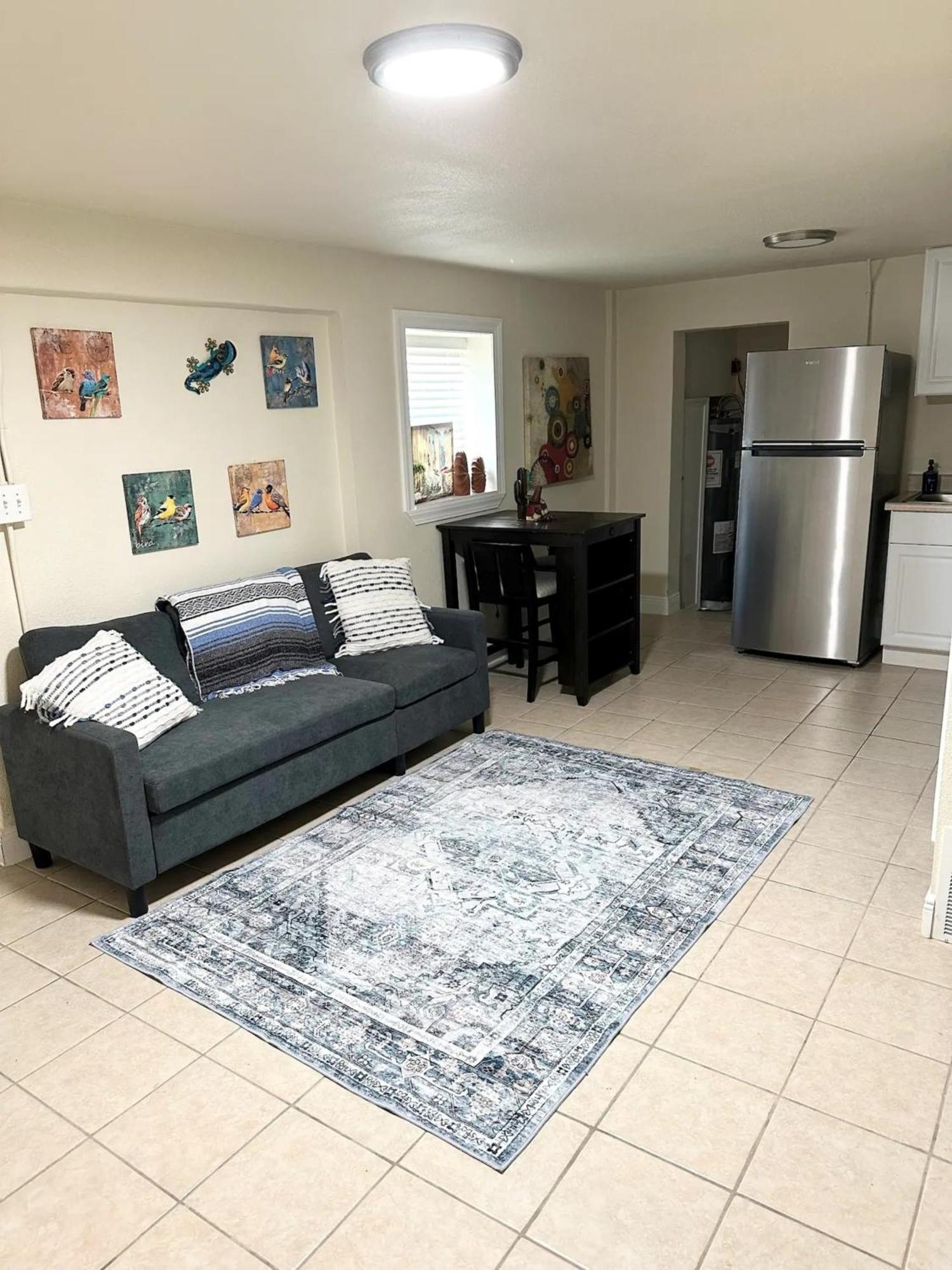 Minutes To The River Walk And The Alamo Pet Friendly Sleeps 8! San Antonio